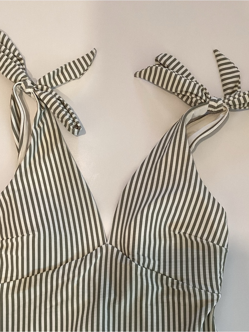 H&M Striped Tie-Shoulder Padded Cup High-Leg One-Piece Swimsuit - NWT - Picture 3 of 6